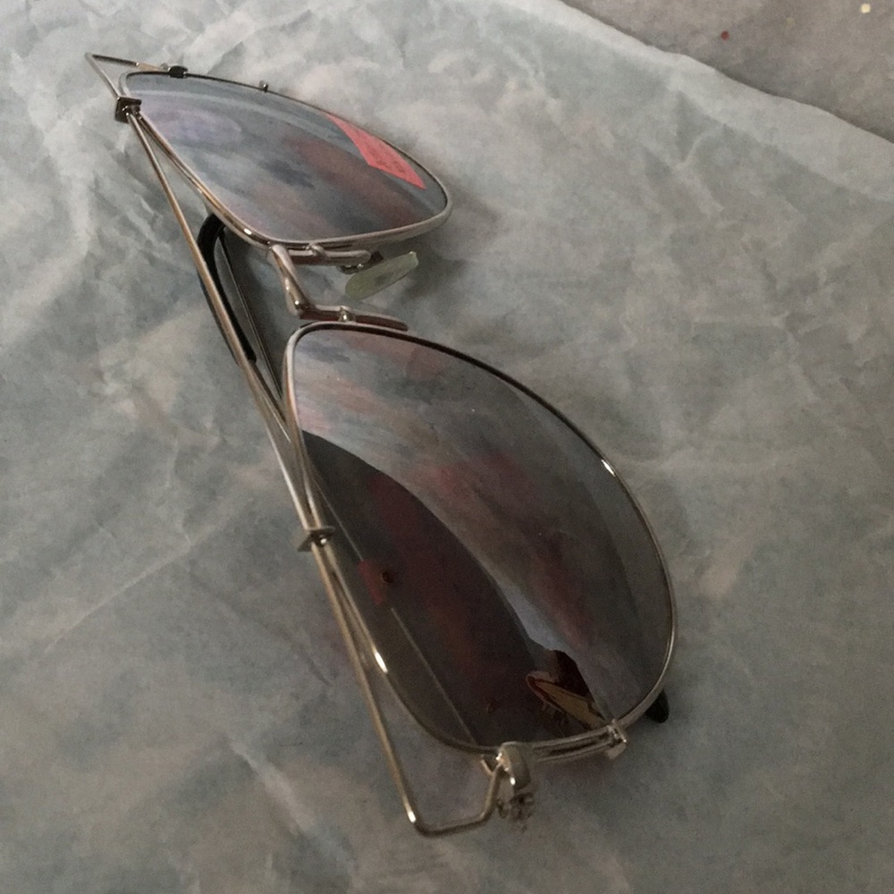 BETSEY JOHNSON SILVER MIRRORED AVIATORS